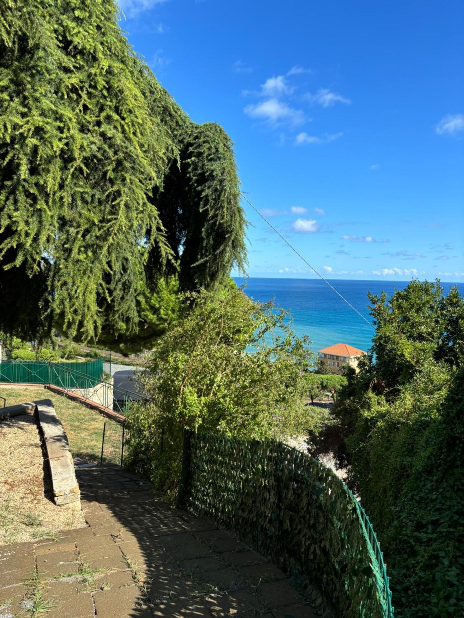 Il Giardino Del Mare Apartment Ventimiglia Luaran gambar