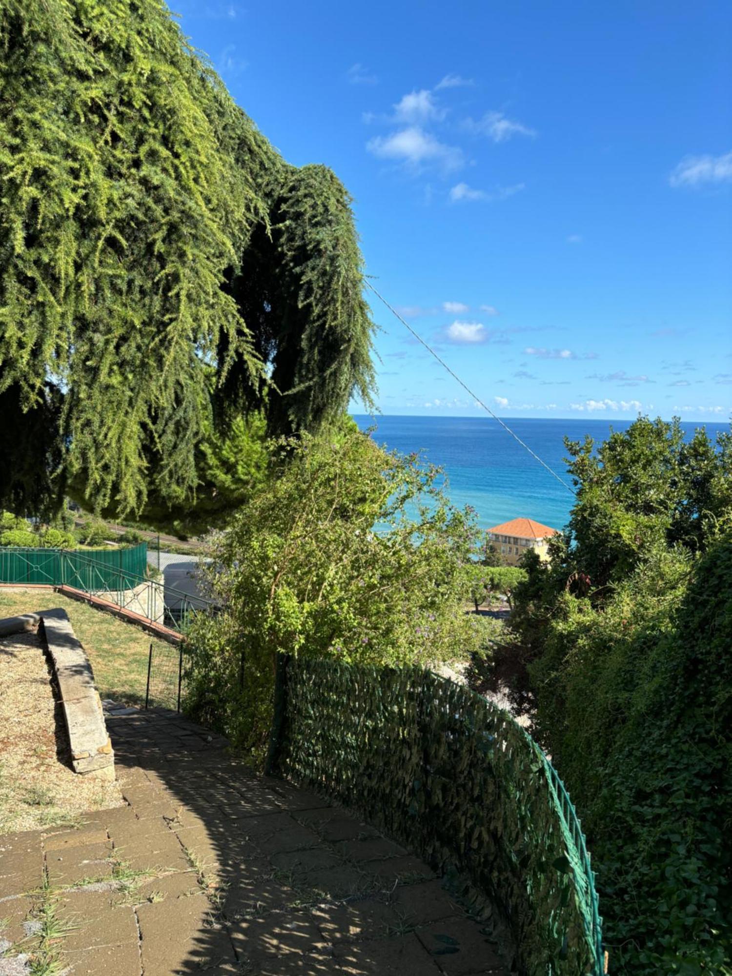 Il Giardino Del Mare Apartment Ventimiglia Luaran gambar