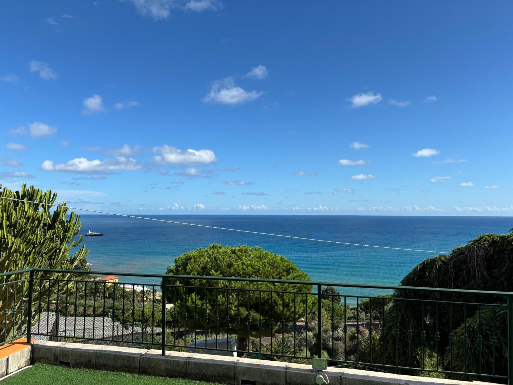 Il Giardino Del Mare Apartment Ventimiglia Luaran gambar